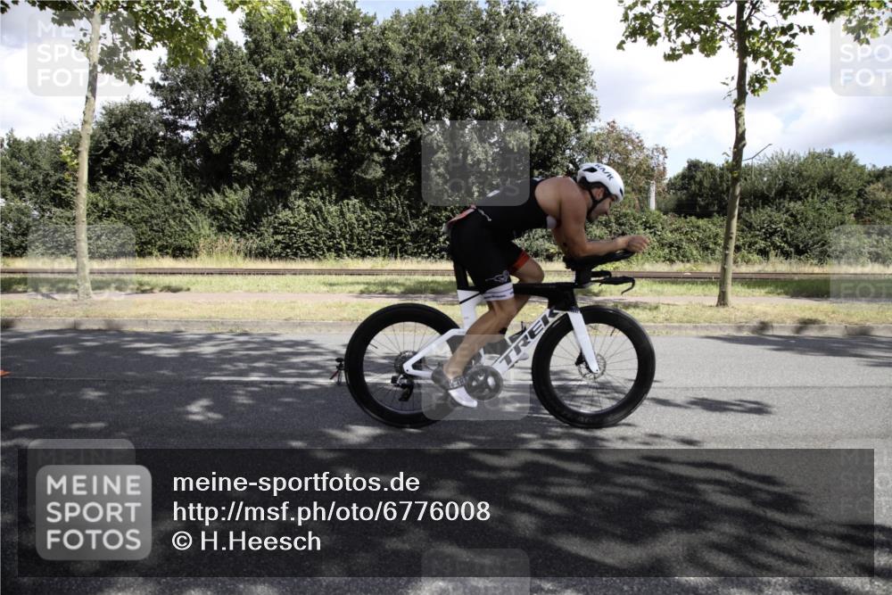 11.08.2024 - GEWOBA Citytriathlon Bremen H.Heesch http://msf.ph/oto/6776008 11.08.2024 11:57:32 Radfahren 896, 1002 meine-sportfotos.de