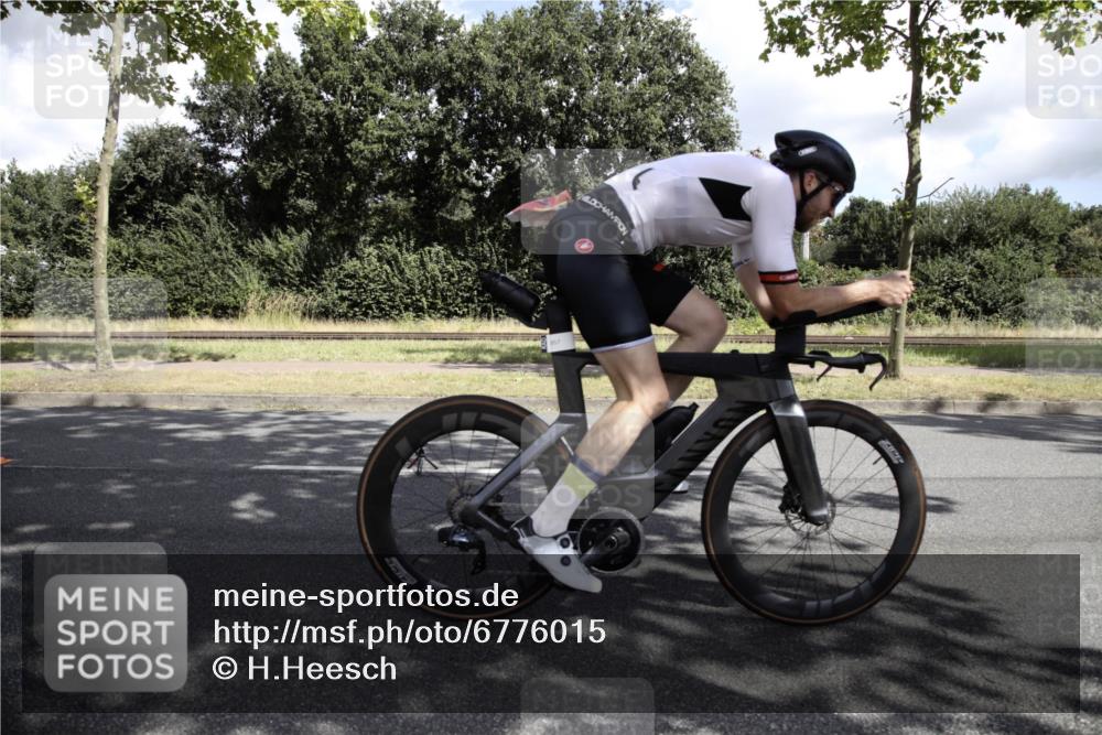 11.08.2024 - GEWOBA Citytriathlon Bremen H.Heesch http://msf.ph/oto/6776015 11.08.2024 11:57:48 Radfahren 744, 767, 852, 857, 952 meine-sportfotos.de
