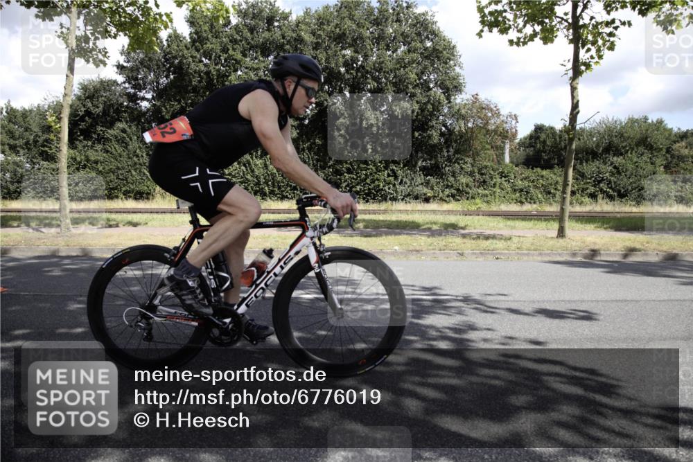 11.08.2024 - GEWOBA Citytriathlon Bremen H.Heesch http://msf.ph/oto/6776019 11.08.2024 11:57:52 Radfahren 744, 767, 852, 857, 952 meine-sportfotos.de