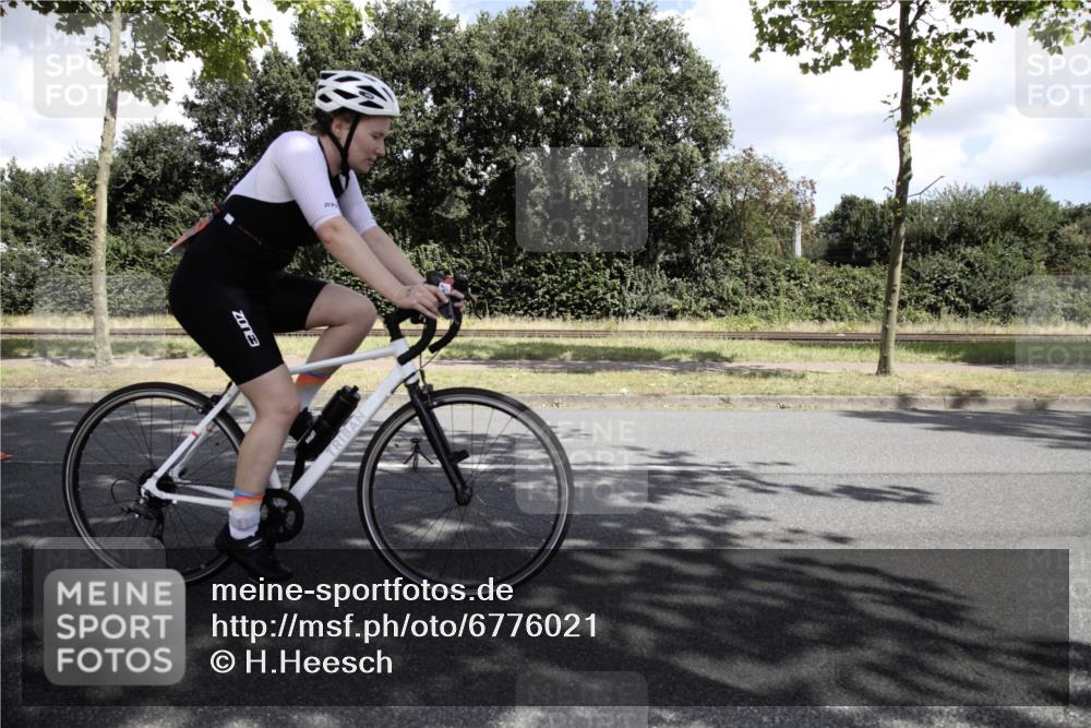11.08.2024 - GEWOBA Citytriathlon Bremen H.Heesch http://msf.ph/oto/6776021 11.08.2024 11:57:57 Radfahren 744, 767, 852, 857, 902, 905, 952 meine-sportfotos.de