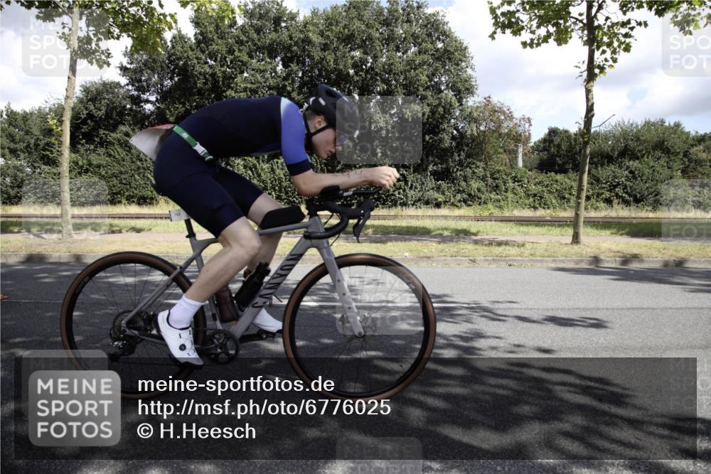 11.08.2024 - GEWOBA Citytriathlon Bremen H.Heesch http://msf.ph/oto/6776025 11.08.2024 11:57:59 Radfahren 744, 767, 852, 857, 902, 905, 952 meine-sportfotos.de