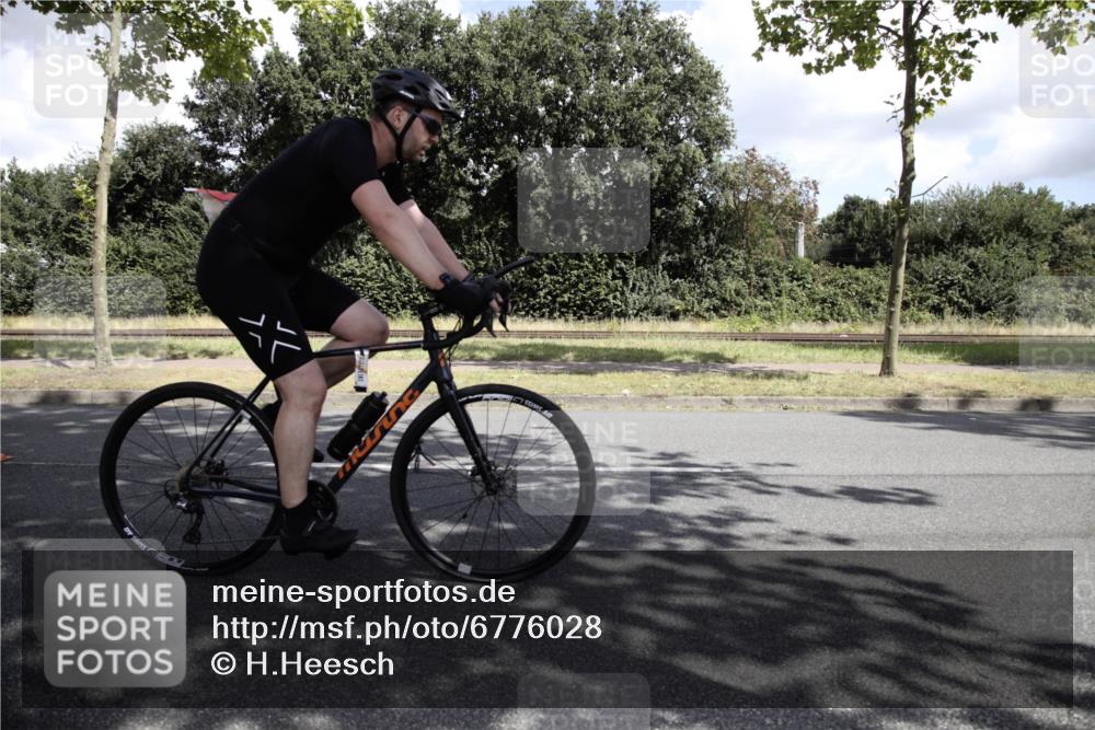 11.08.2024 - GEWOBA Citytriathlon Bremen H.Heesch http://msf.ph/oto/6776028 11.08.2024 11:58:02 Radfahren 744, 754, 767, 852, 902, 905, 952 meine-sportfotos.de