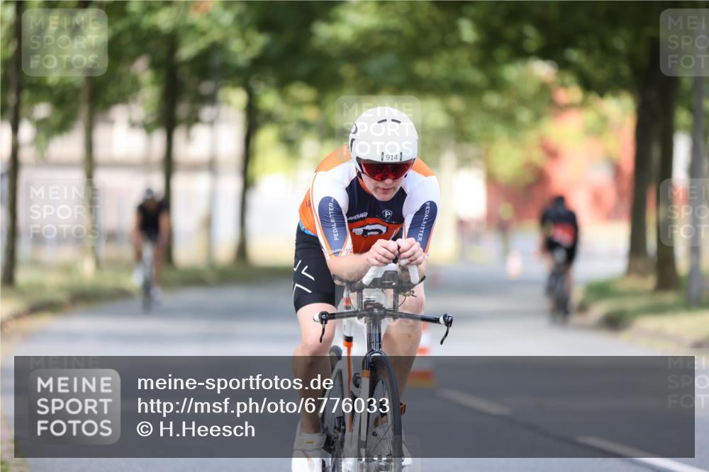 11.08.2024 - GEWOBA Citytriathlon Bremen H.Heesch http://msf.ph/oto/6776033 11.08.2024 11:44:02 Radfahren 746, 861, 914, 1039 meine-sportfotos.de