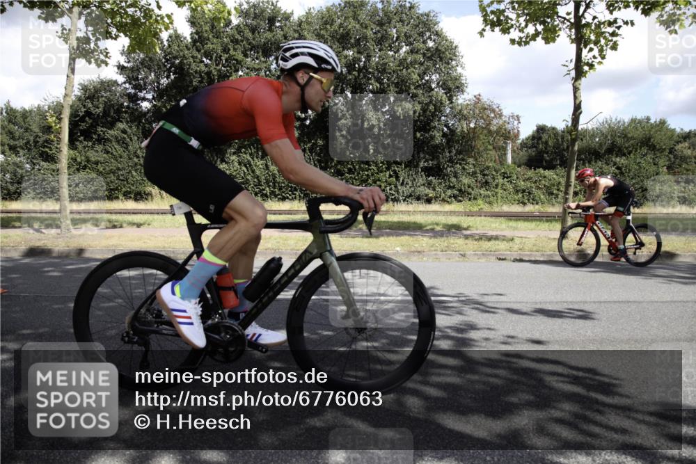 11.08.2024 - GEWOBA Citytriathlon Bremen H.Heesch http://msf.ph/oto/6776063 11.08.2024 11:59:28 Radfahren 758, 780, 834, 835, 859, 890, 925 meine-sportfotos.de