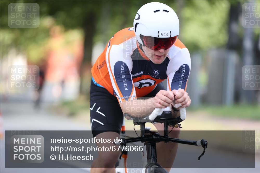 11.08.2024 - GEWOBA Citytriathlon Bremen H.Heesch http://msf.ph/oto/6776066 11.08.2024 11:44:03 Radfahren 746, 861, 914, 1039 meine-sportfotos.de