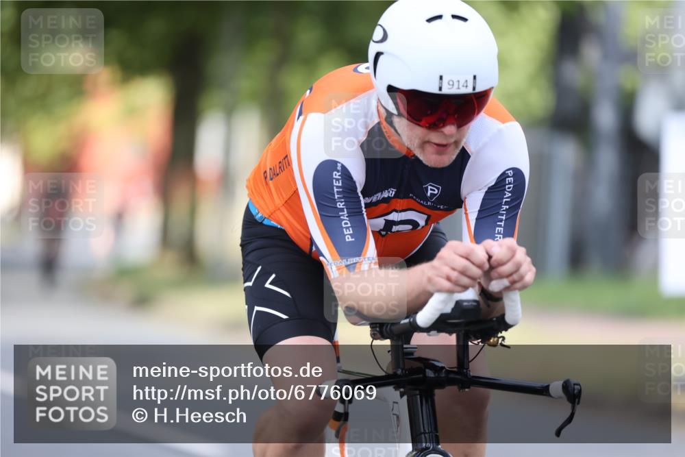 11.08.2024 - GEWOBA Citytriathlon Bremen H.Heesch http://msf.ph/oto/6776069 11.08.2024 11:44:03 Radfahren 746, 861, 914, 1039 meine-sportfotos.de