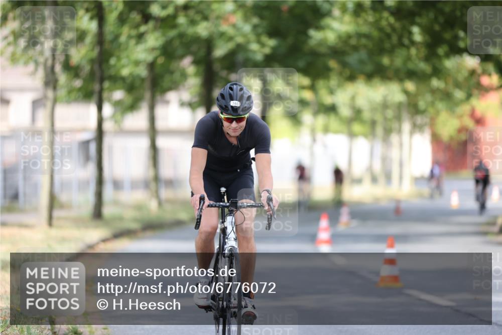 11.08.2024 - GEWOBA Citytriathlon Bremen H.Heesch http://msf.ph/oto/6776072 11.08.2024 11:44:06 Radfahren 746, 759, 861, 914 meine-sportfotos.de