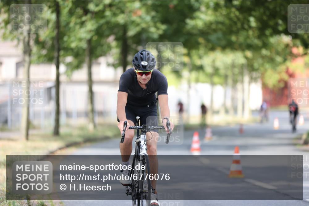 11.08.2024 - GEWOBA Citytriathlon Bremen H.Heesch http://msf.ph/oto/6776076 11.08.2024 11:44:06 Radfahren 746, 759, 861, 914 meine-sportfotos.de