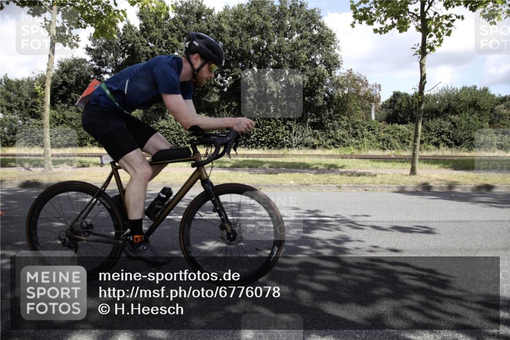 11.08.2024 - GEWOBA Citytriathlon Bremen H.Heesch http://msf.ph/oto/6776078 11.08.2024 11:59:37 Radfahren 780, 834, 835, 859, 890 meine-sportfotos.de
