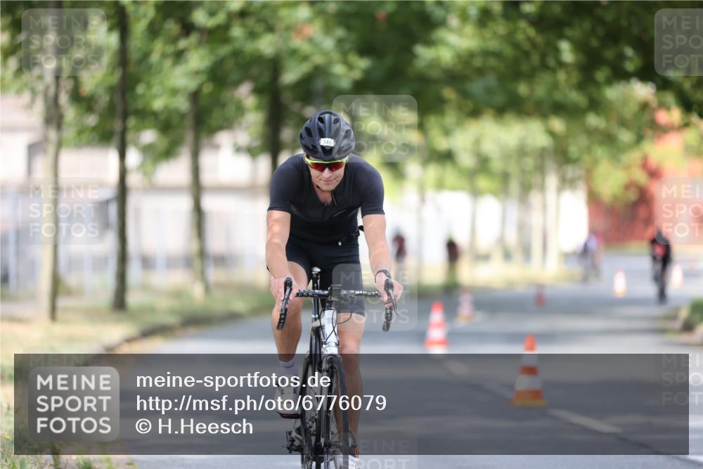 11.08.2024 - GEWOBA Citytriathlon Bremen H.Heesch http://msf.ph/oto/6776079 11.08.2024 11:44:06 Radfahren 746, 759, 861, 914 meine-sportfotos.de