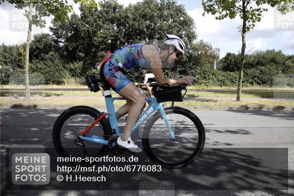 11.08.2024 - GEWOBA Citytriathlon Bremen H.Heesch http://msf.ph/oto/6776083 11.08.2024 12:00:02 Radfahren 846, 967, 1033 meine-sportfotos.de