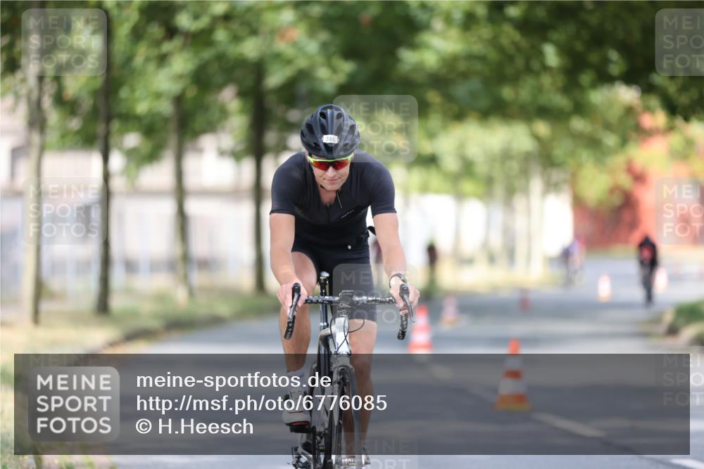 11.08.2024 - GEWOBA Citytriathlon Bremen H.Heesch http://msf.ph/oto/6776085 11.08.2024 11:44:06 Radfahren 746, 759, 861, 914 meine-sportfotos.de