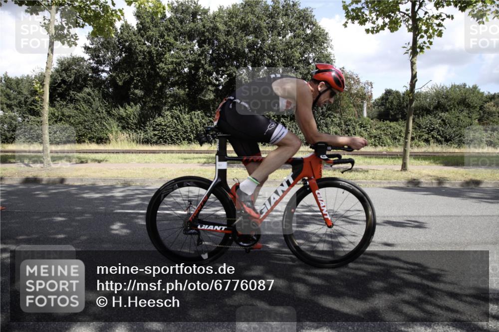 11.08.2024 - GEWOBA Citytriathlon Bremen H.Heesch http://msf.ph/oto/6776087 11.08.2024 12:00:15 Radfahren 799, 846, 967, 1039 meine-sportfotos.de