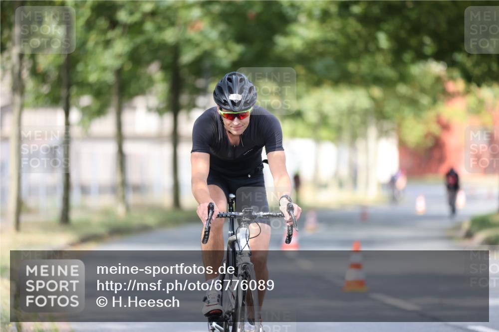 11.08.2024 - GEWOBA Citytriathlon Bremen H.Heesch http://msf.ph/oto/6776089 11.08.2024 11:44:06 Radfahren 746, 759, 861, 914 meine-sportfotos.de