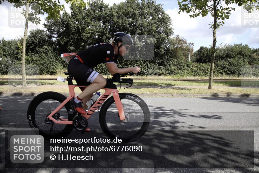 11.08.2024 - GEWOBA Citytriathlon Bremen H.Heesch http://msf.ph/oto/6776090 11.08.2024 12:00:18 Radfahren 799, 846, 967, 1039 meine-sportfotos.de