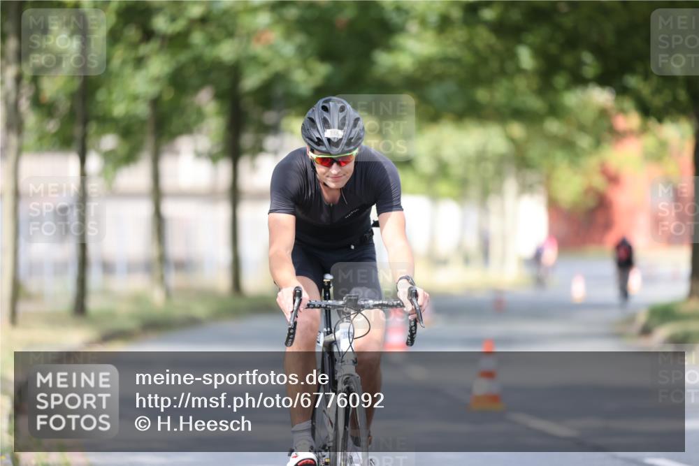 11.08.2024 - GEWOBA Citytriathlon Bremen H.Heesch http://msf.ph/oto/6776092 11.08.2024 11:44:06 Radfahren 746, 759, 861, 914 meine-sportfotos.de