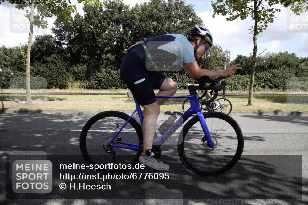 11.08.2024 - GEWOBA Citytriathlon Bremen H.Heesch http://msf.ph/oto/6776095 11.08.2024 12:00:37 Radfahren 756, 799, 861, 995 meine-sportfotos.de