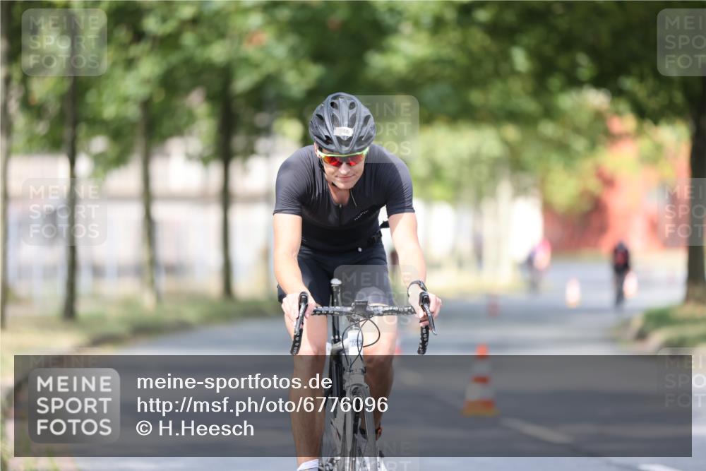 11.08.2024 - GEWOBA Citytriathlon Bremen H.Heesch http://msf.ph/oto/6776096 11.08.2024 11:44:06 Radfahren 746, 759, 861, 914 meine-sportfotos.de