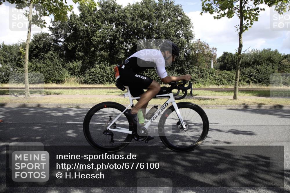 11.08.2024 - GEWOBA Citytriathlon Bremen H.Heesch http://msf.ph/oto/6776100 11.08.2024 12:00:51 Radfahren 833, 861, 868, 914, 916, 995 meine-sportfotos.de