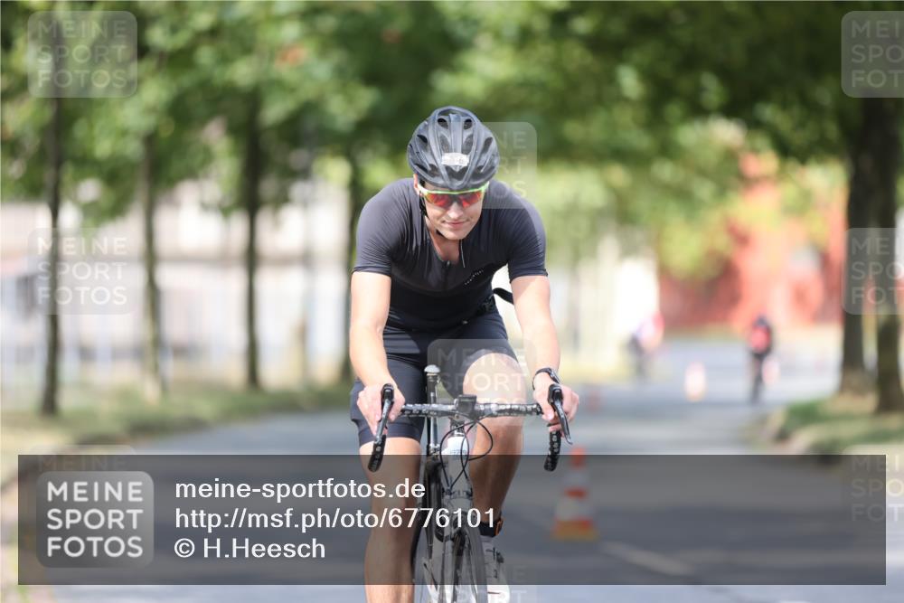 11.08.2024 - GEWOBA Citytriathlon Bremen H.Heesch http://msf.ph/oto/6776101 11.08.2024 11:44:06 Radfahren 746, 759, 861, 914 meine-sportfotos.de