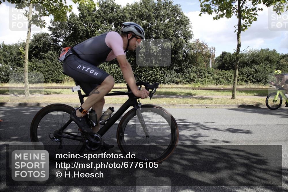 11.08.2024 - GEWOBA Citytriathlon Bremen H.Heesch http://msf.ph/oto/6776105 11.08.2024 12:00:55 Radfahren 833, 861, 868, 914, 916 meine-sportfotos.de