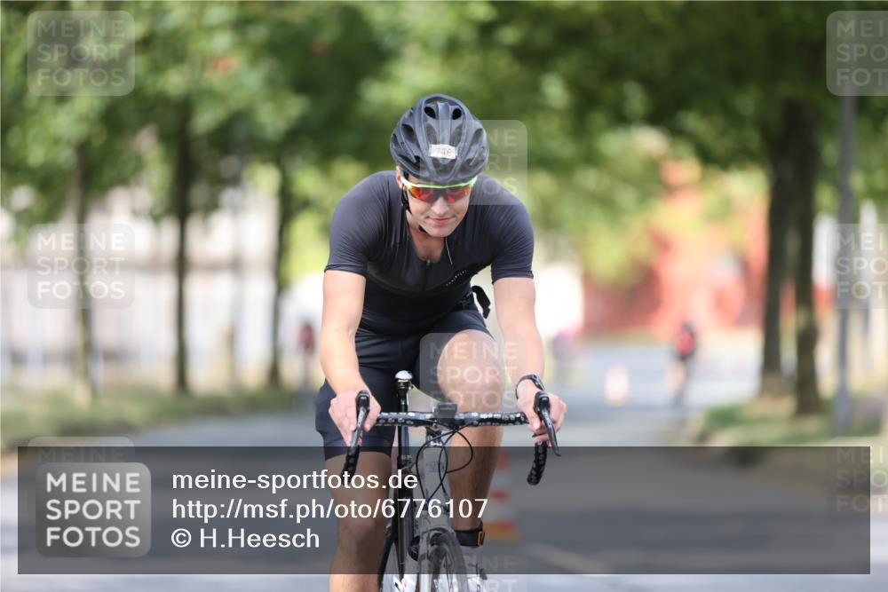 11.08.2024 - GEWOBA Citytriathlon Bremen H.Heesch http://msf.ph/oto/6776107 11.08.2024 11:44:07 Radfahren 746, 759, 861, 914 meine-sportfotos.de