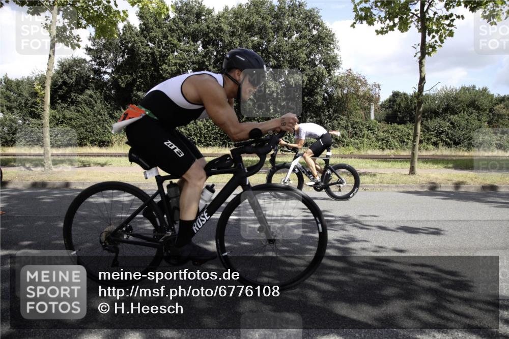 11.08.2024 - GEWOBA Citytriathlon Bremen H.Heesch http://msf.ph/oto/6776108 11.08.2024 12:00:56 Radfahren 833, 861, 868, 914, 916 meine-sportfotos.de