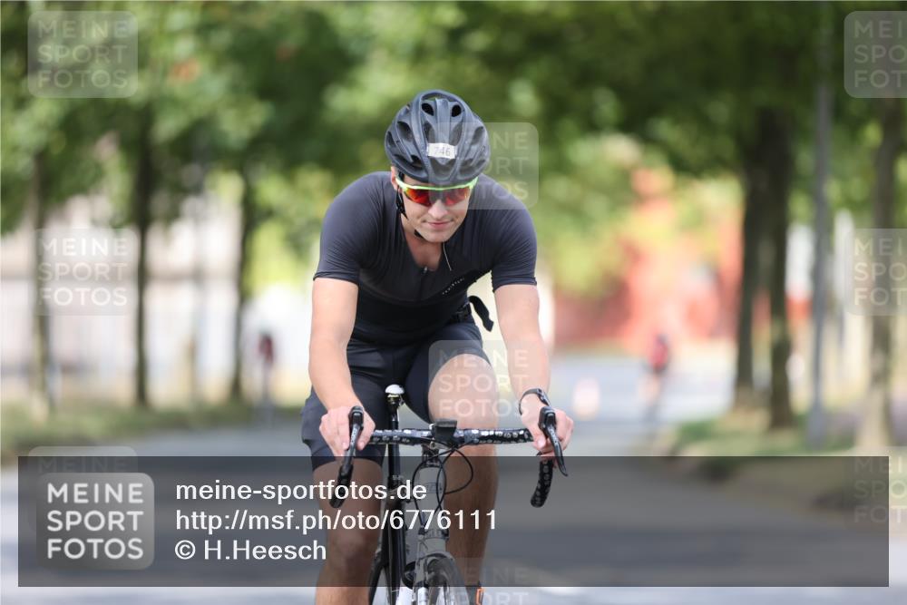 11.08.2024 - GEWOBA Citytriathlon Bremen H.Heesch http://msf.ph/oto/6776111 11.08.2024 11:44:07 Radfahren 746, 759, 861, 914 meine-sportfotos.de