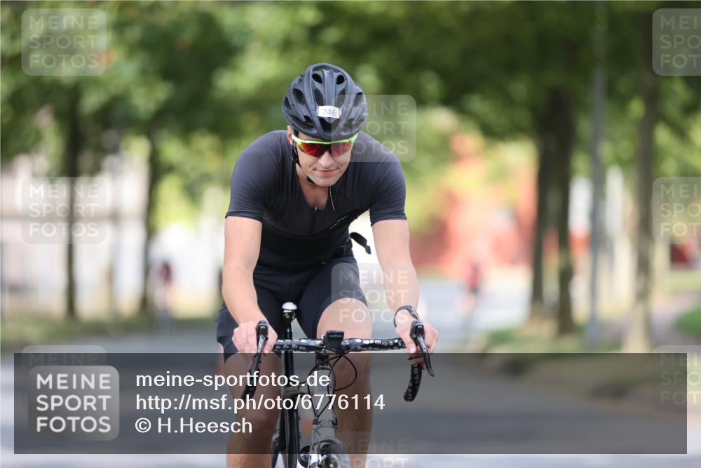 11.08.2024 - GEWOBA Citytriathlon Bremen H.Heesch http://msf.ph/oto/6776114 11.08.2024 11:44:07 Radfahren 746, 759, 861, 914 meine-sportfotos.de