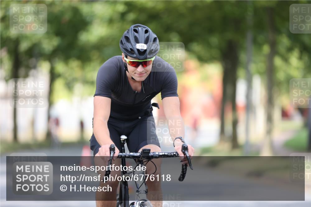 11.08.2024 - GEWOBA Citytriathlon Bremen H.Heesch http://msf.ph/oto/6776118 11.08.2024 11:44:07 Radfahren 746, 759, 861, 914 meine-sportfotos.de