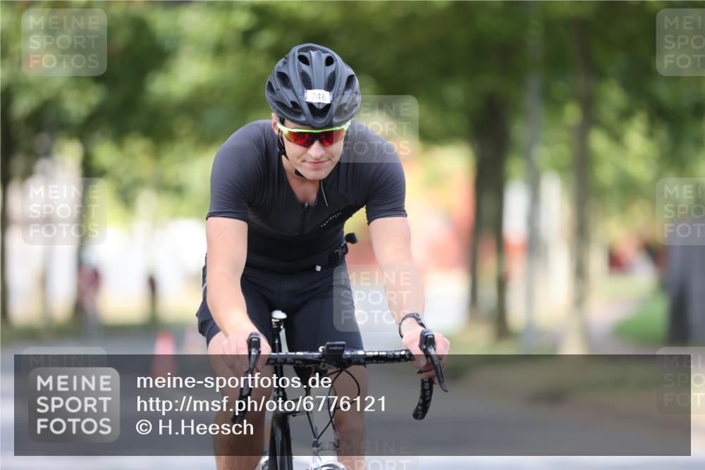 11.08.2024 - GEWOBA Citytriathlon Bremen H.Heesch http://msf.ph/oto/6776121 11.08.2024 11:44:07 Radfahren 746, 759, 861, 914 meine-sportfotos.de