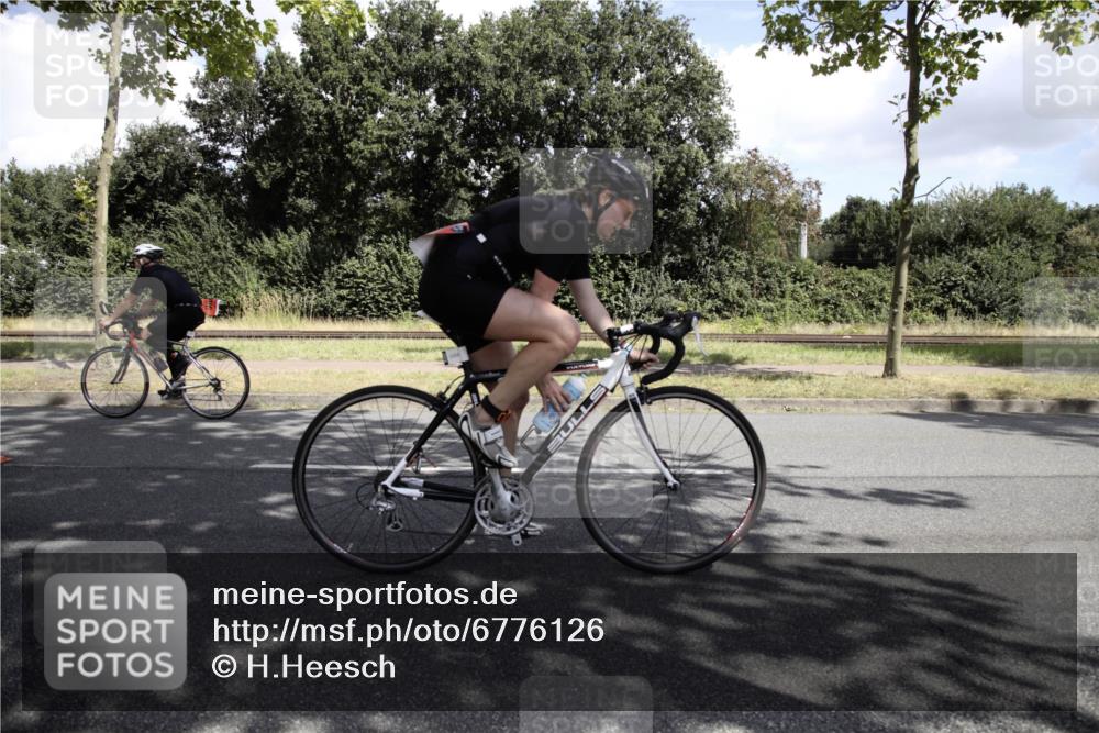11.08.2024 - GEWOBA Citytriathlon Bremen H.Heesch http://msf.ph/oto/6776126 11.08.2024 12:01:13 Radfahren 746, 914, 1008 meine-sportfotos.de