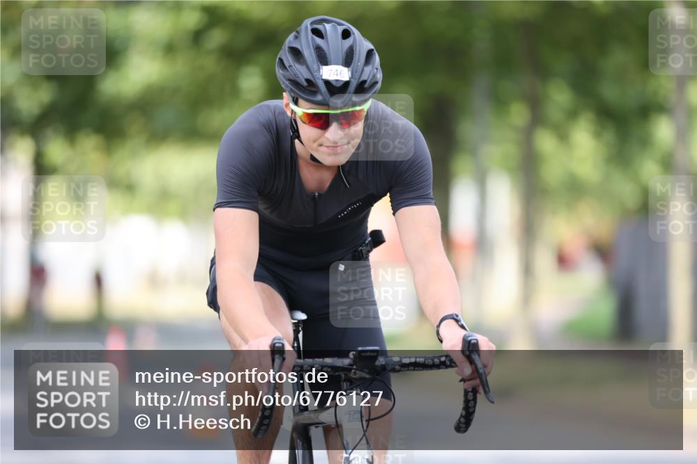 11.08.2024 - GEWOBA Citytriathlon Bremen H.Heesch http://msf.ph/oto/6776127 11.08.2024 11:44:07 Radfahren 746, 759, 861, 914 meine-sportfotos.de