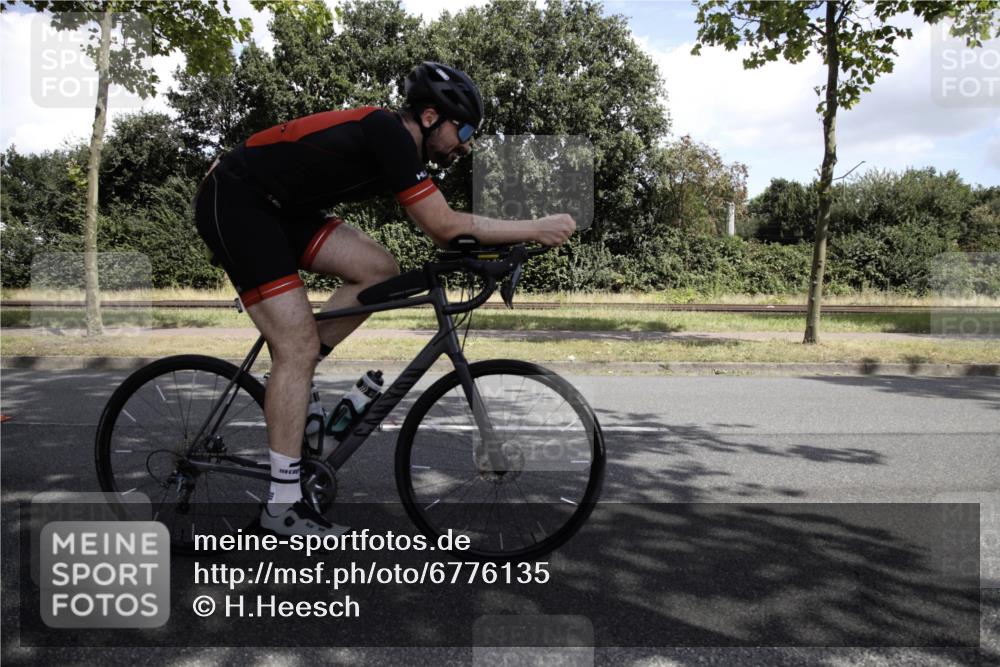 11.08.2024 - GEWOBA Citytriathlon Bremen H.Heesch http://msf.ph/oto/6776135 11.08.2024 12:01:28 Radfahren 746, 763, 800, 819, 827, 877 meine-sportfotos.de