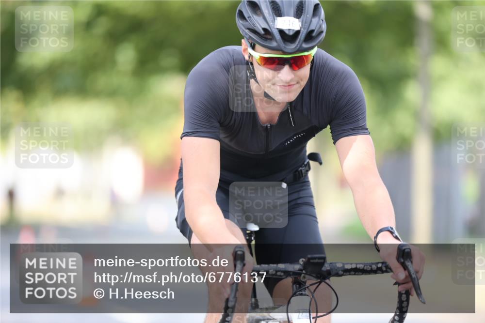 11.08.2024 - GEWOBA Citytriathlon Bremen H.Heesch http://msf.ph/oto/6776137 11.08.2024 11:44:07 Radfahren 746, 759, 861, 914 meine-sportfotos.de