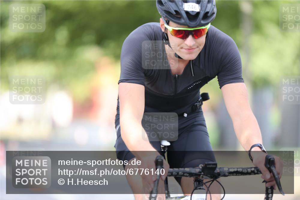 11.08.2024 - GEWOBA Citytriathlon Bremen H.Heesch http://msf.ph/oto/6776140 11.08.2024 11:44:07 Radfahren 746, 759, 861, 914 meine-sportfotos.de