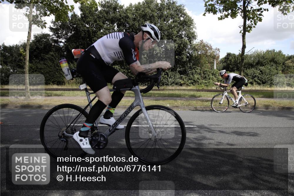 11.08.2024 - GEWOBA Citytriathlon Bremen H.Heesch http://msf.ph/oto/6776141 11.08.2024 12:01:33 Radfahren 746, 763, 800, 819, 827, 871, 877 meine-sportfotos.de