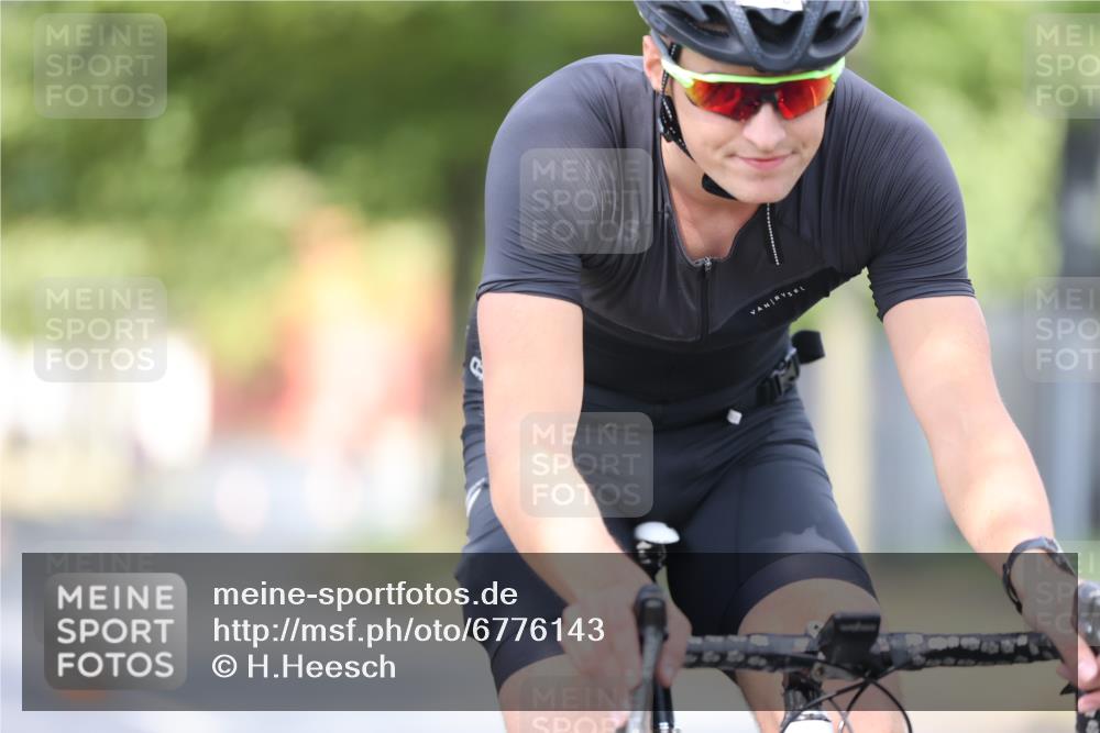 11.08.2024 - GEWOBA Citytriathlon Bremen H.Heesch http://msf.ph/oto/6776143 11.08.2024 11:44:07 Radfahren 746, 759, 861, 914 meine-sportfotos.de