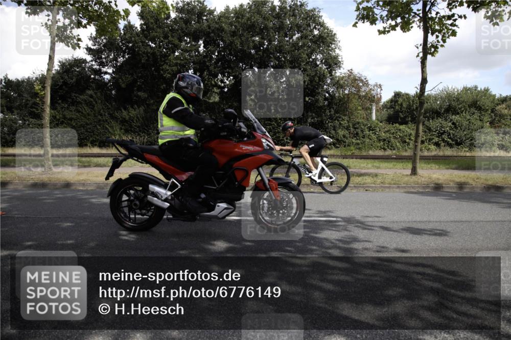 11.08.2024 - GEWOBA Citytriathlon Bremen H.Heesch http://msf.ph/oto/6776149 11.08.2024 12:01:37 Radfahren 763, 800, 819, 827, 871, 877 meine-sportfotos.de