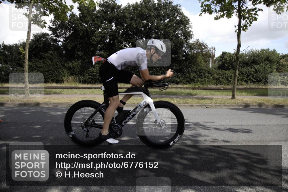 11.08.2024 - GEWOBA Citytriathlon Bremen H.Heesch http://msf.ph/oto/6776152 11.08.2024 12:01:39 Radfahren 763, 800, 819, 827, 871, 877 meine-sportfotos.de