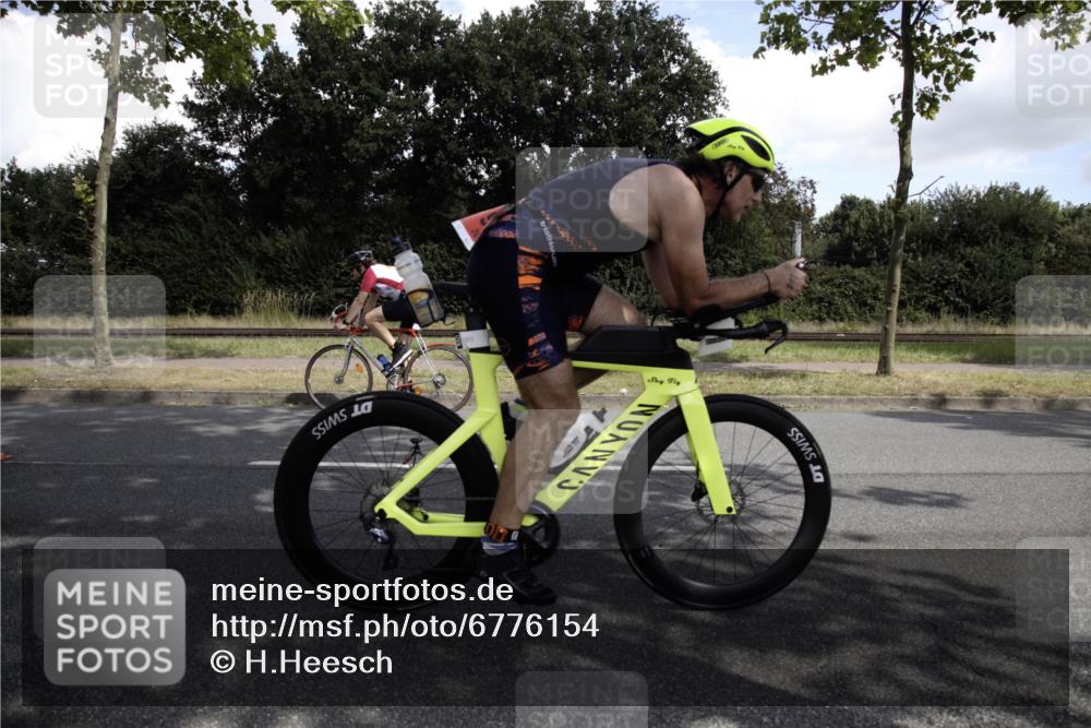 11.08.2024 - GEWOBA Citytriathlon Bremen H.Heesch http://msf.ph/oto/6776154 11.08.2024 12:01:45 Radfahren 763, 800, 819, 827, 871 meine-sportfotos.de
