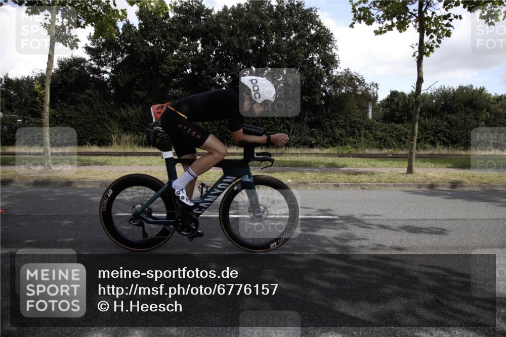 11.08.2024 - GEWOBA Citytriathlon Bremen H.Heesch http://msf.ph/oto/6776157 11.08.2024 12:01:48 Radfahren 770, 800, 871 meine-sportfotos.de