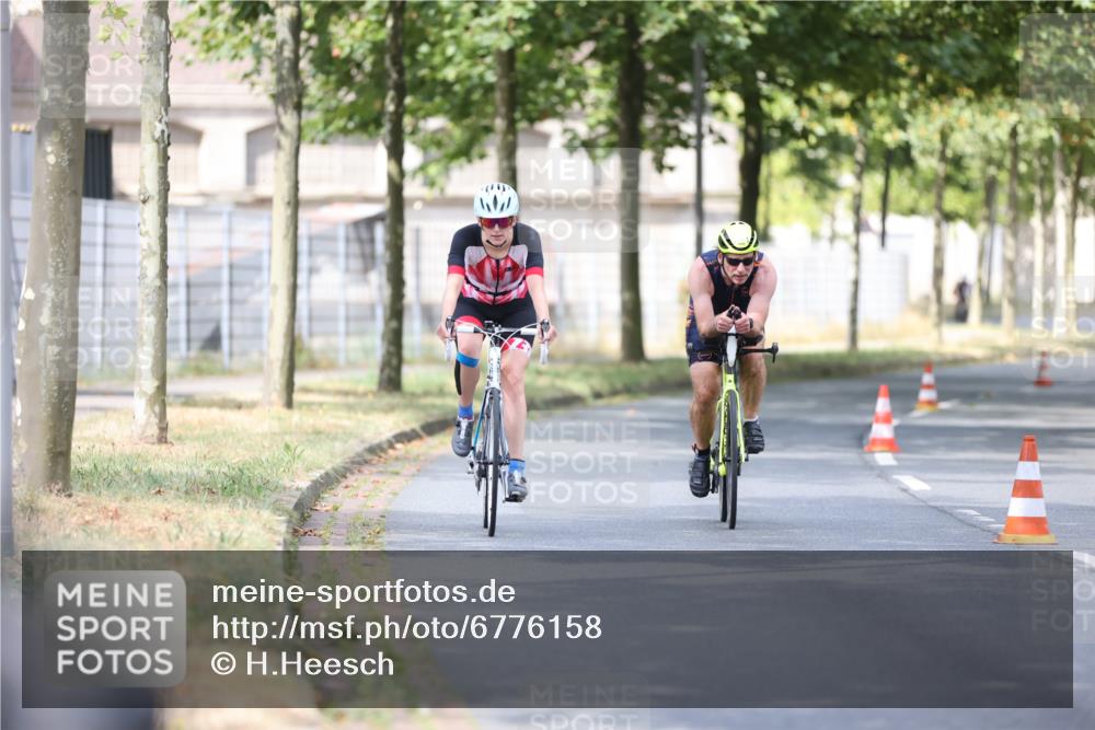 11.08.2024 - GEWOBA Citytriathlon Bremen H.Heesch http://msf.ph/oto/6776158 11.08.2024 11:44:12 Radfahren 746, 759, 861, 914, 926 meine-sportfotos.de