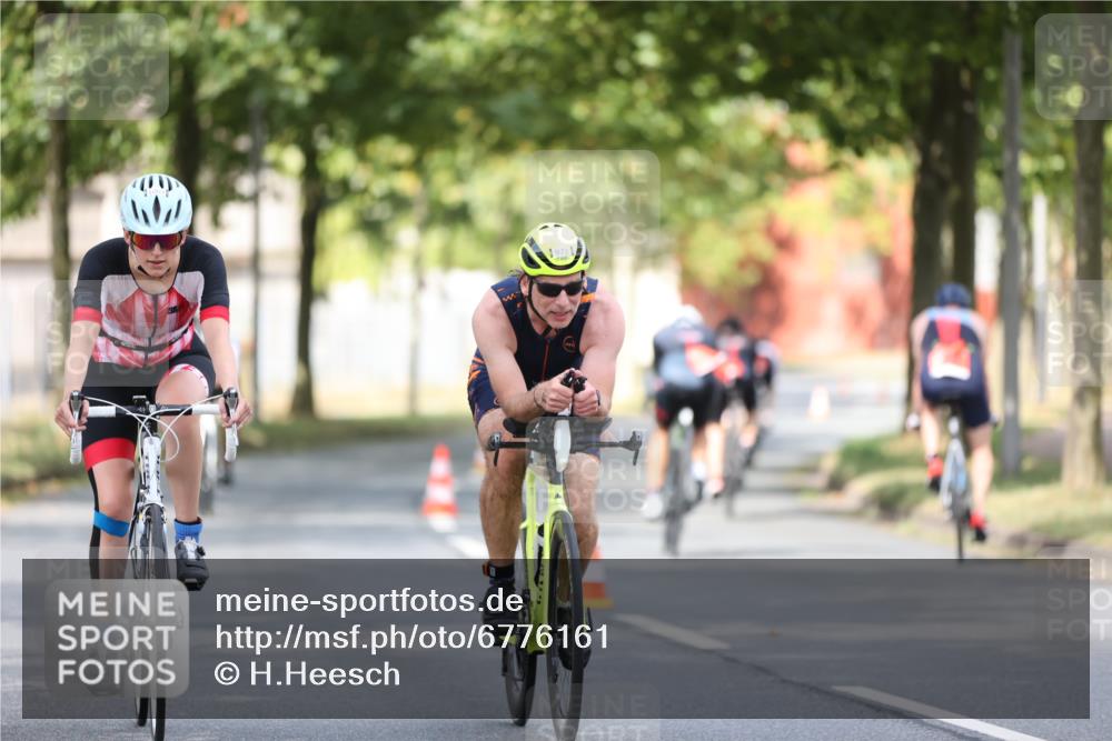 11.08.2024 - GEWOBA Citytriathlon Bremen H.Heesch http://msf.ph/oto/6776161 11.08.2024 11:44:13 Radfahren 746, 759, 861, 914, 926 meine-sportfotos.de