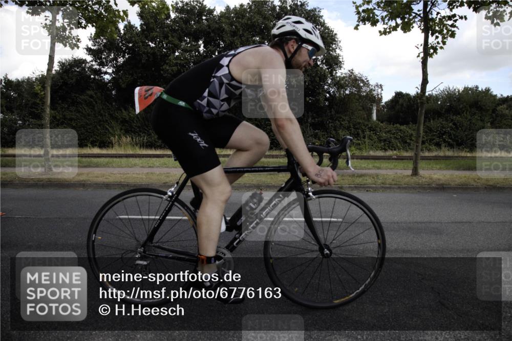 11.08.2024 - GEWOBA Citytriathlon Bremen H.Heesch http://msf.ph/oto/6776163 11.08.2024 12:02:00 Radfahren 770, 956, 973, 980 meine-sportfotos.de