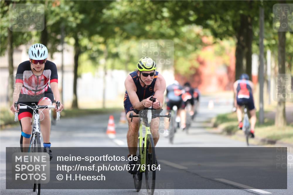 11.08.2024 - GEWOBA Citytriathlon Bremen H.Heesch http://msf.ph/oto/6776164 11.08.2024 11:44:13 Radfahren 746, 759, 861, 914, 926 meine-sportfotos.de