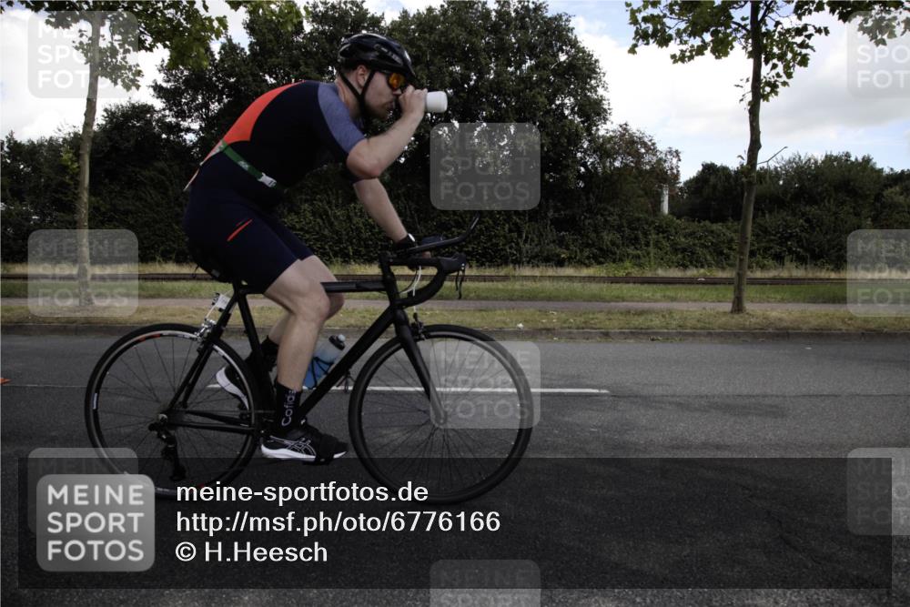 11.08.2024 - GEWOBA Citytriathlon Bremen H.Heesch http://msf.ph/oto/6776166 11.08.2024 12:02:03 Radfahren 770, 956, 973, 980 meine-sportfotos.de