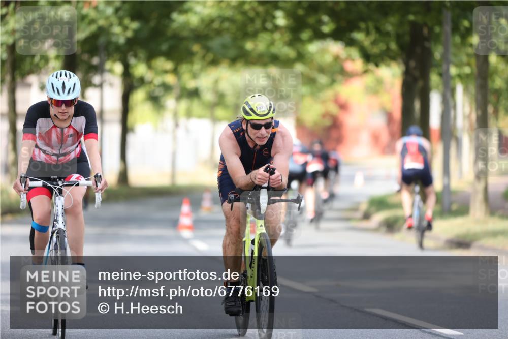 11.08.2024 - GEWOBA Citytriathlon Bremen H.Heesch http://msf.ph/oto/6776169 11.08.2024 11:44:13 Radfahren 746, 759, 861, 914, 926 meine-sportfotos.de