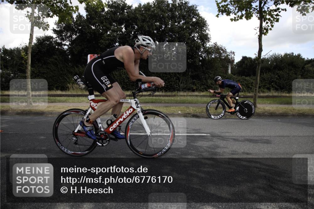 11.08.2024 - GEWOBA Citytriathlon Bremen H.Heesch http://msf.ph/oto/6776170 11.08.2024 12:02:10 Radfahren 770, 900, 926, 956, 973, 980 meine-sportfotos.de