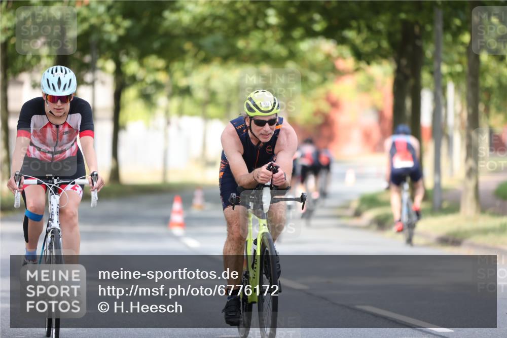 11.08.2024 - GEWOBA Citytriathlon Bremen H.Heesch http://msf.ph/oto/6776172 11.08.2024 11:44:13 Radfahren 746, 759, 861, 914, 926 meine-sportfotos.de
